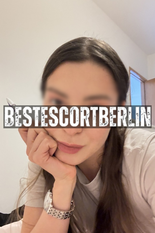 Squirting Escort Girl In Berlin
