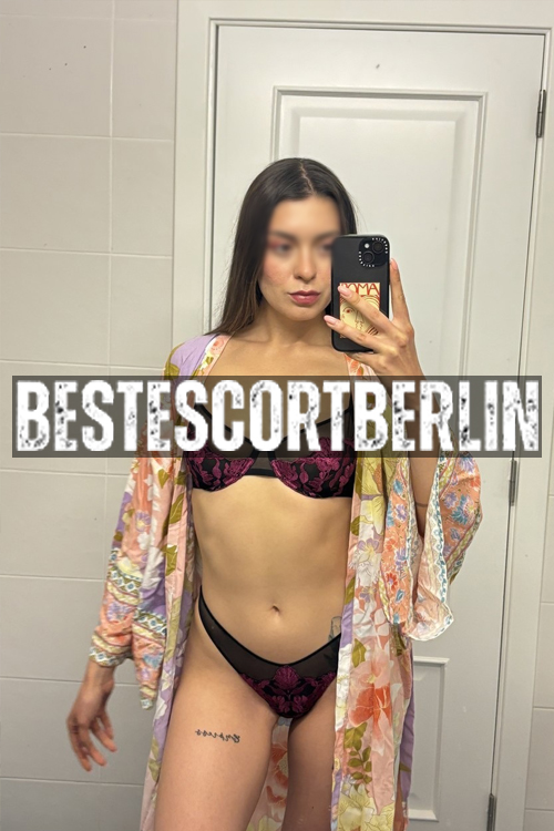 Squirting Escort Girl In Berlin