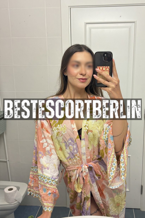 Squirting Escort Girl In Berlin