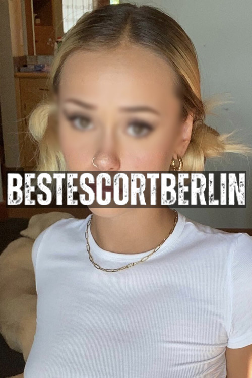 Slim Escort Girl In Berlin