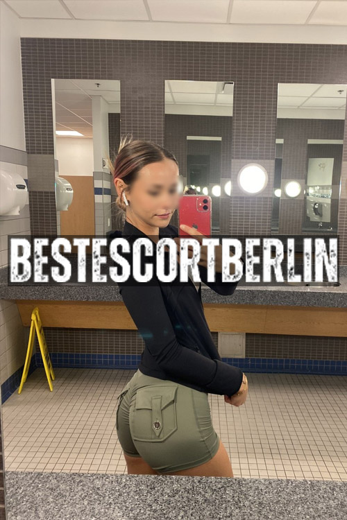 Slim Escort Girl In Berlin