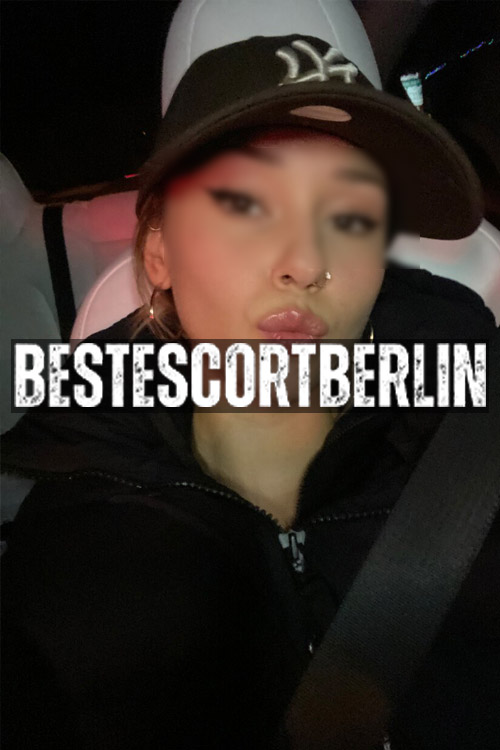Slim Escort Girl In Berlin
